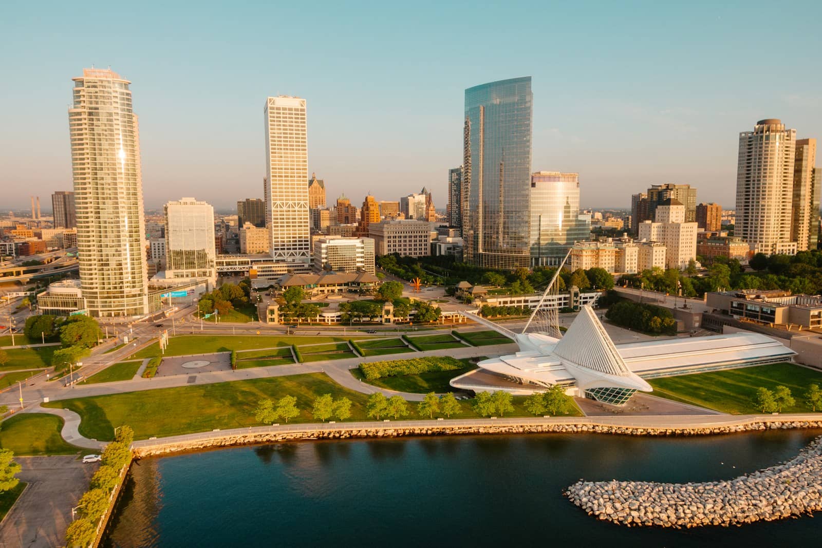 Milwaukee skyline and Art Museum along the Lake Michigan shoreline